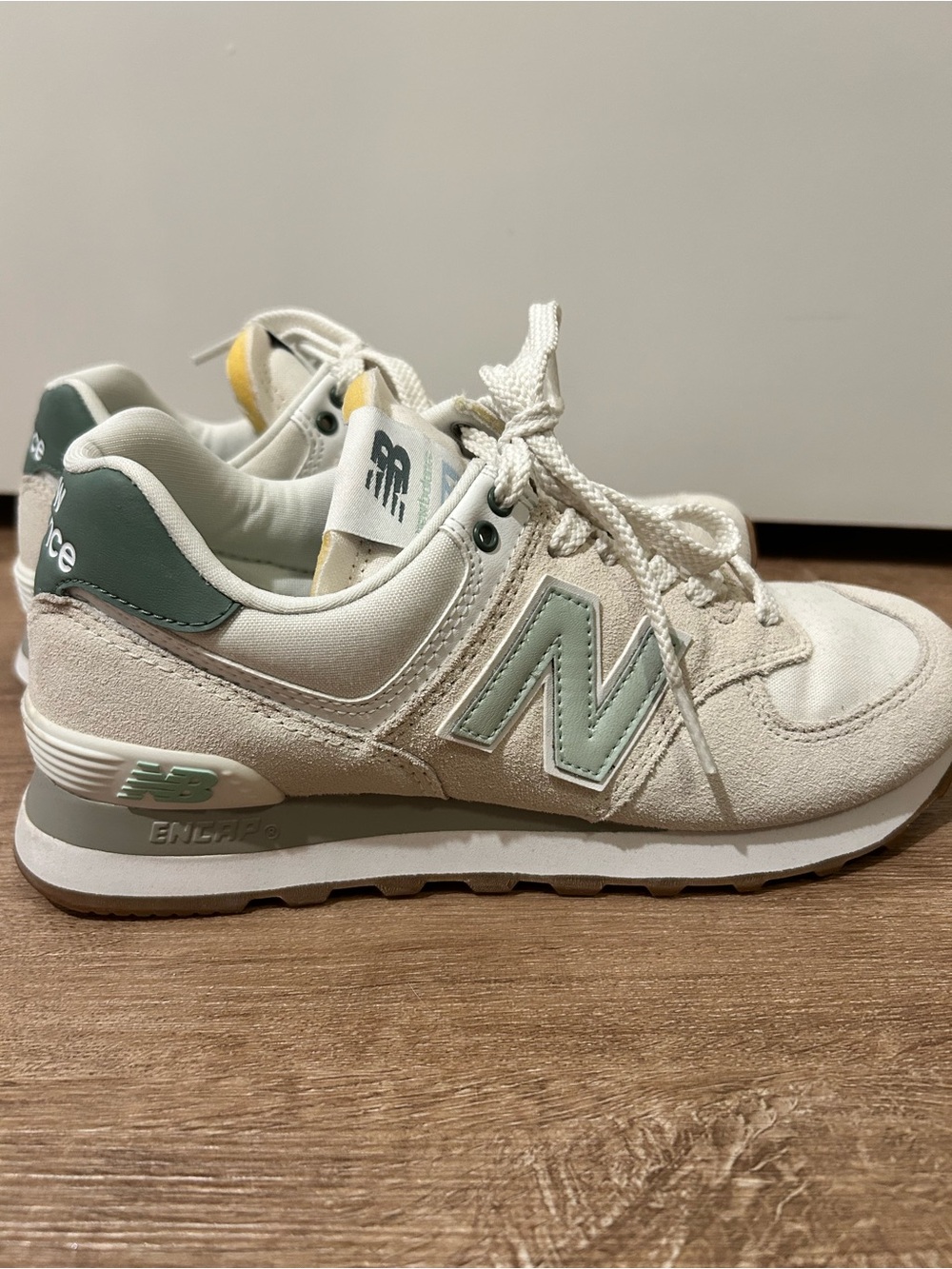 New Balance Women’s Cream and Sage Retro Sneakers - Picture 2 of 3